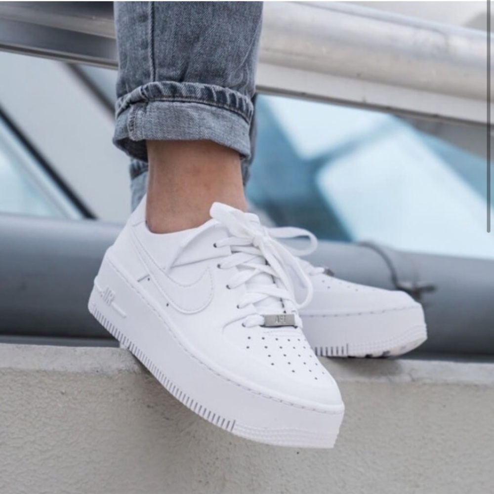 COPY - Nike Air Force 1 Sage Low